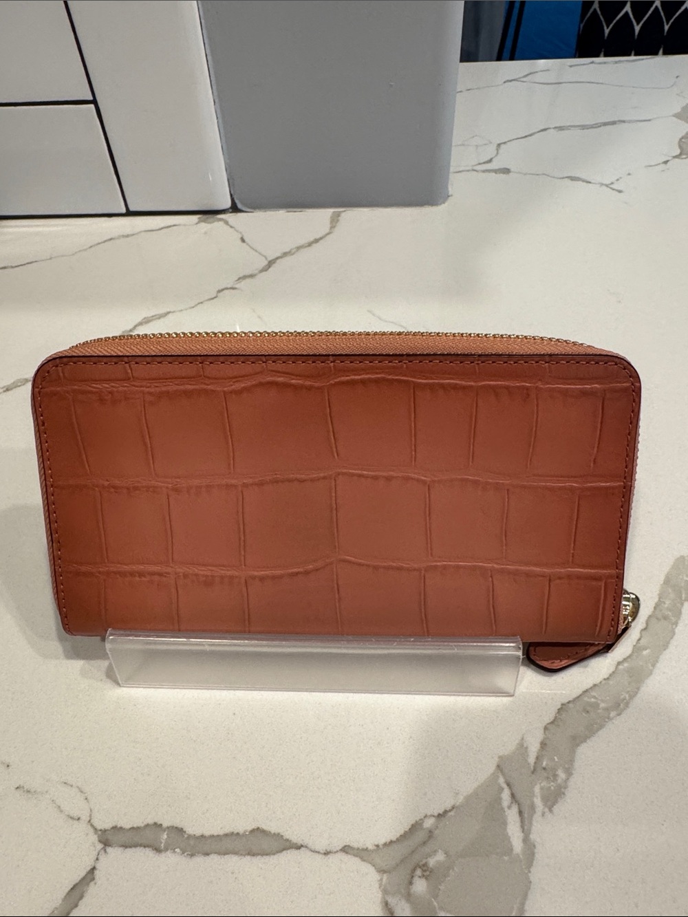 Coach salmon croc embossed zip around wallet - Picture 2 of 7